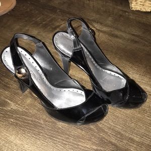 BCBG black pump
